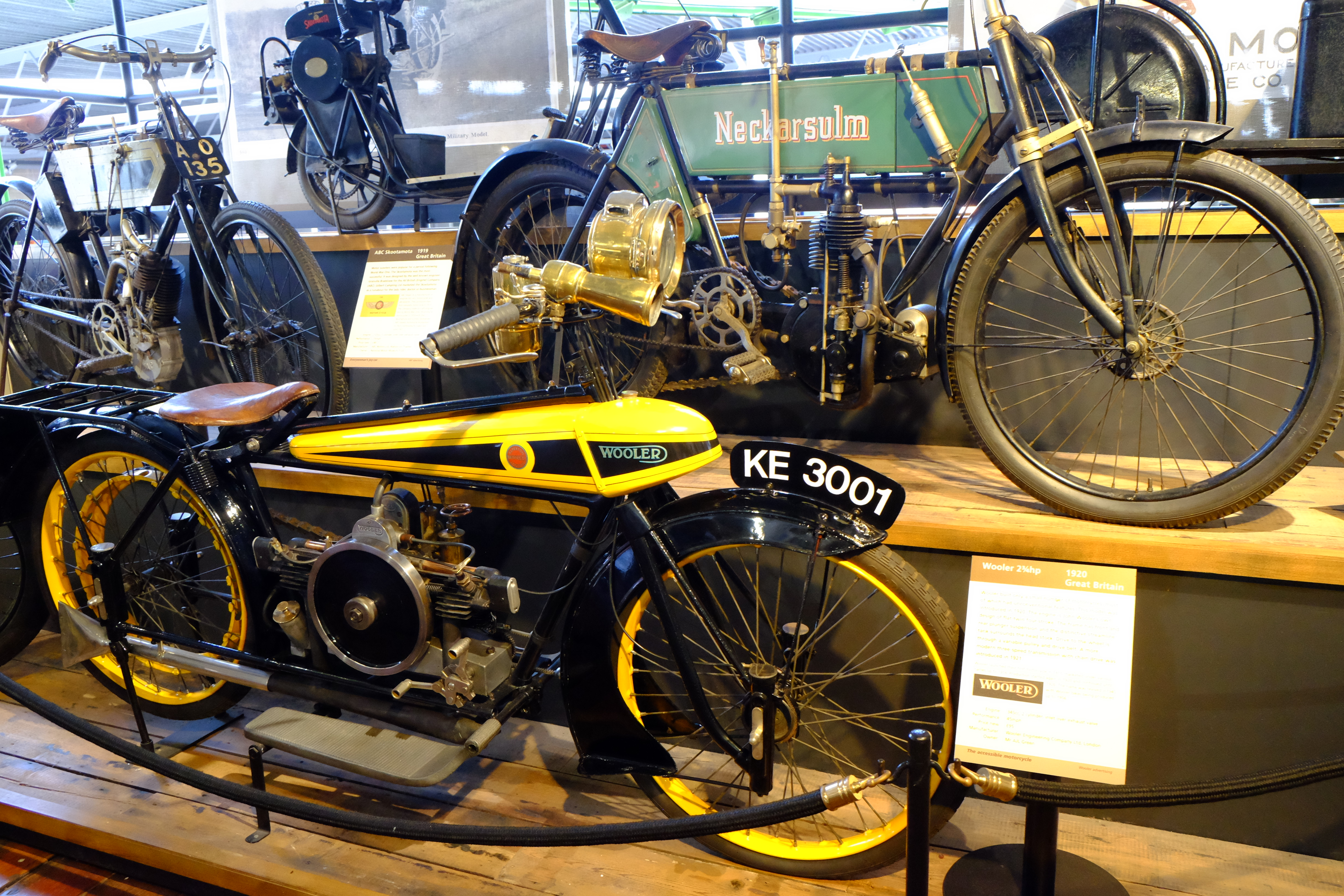 イギリスの国立自動車博物館ビューリーのクラシックバイクコーナー