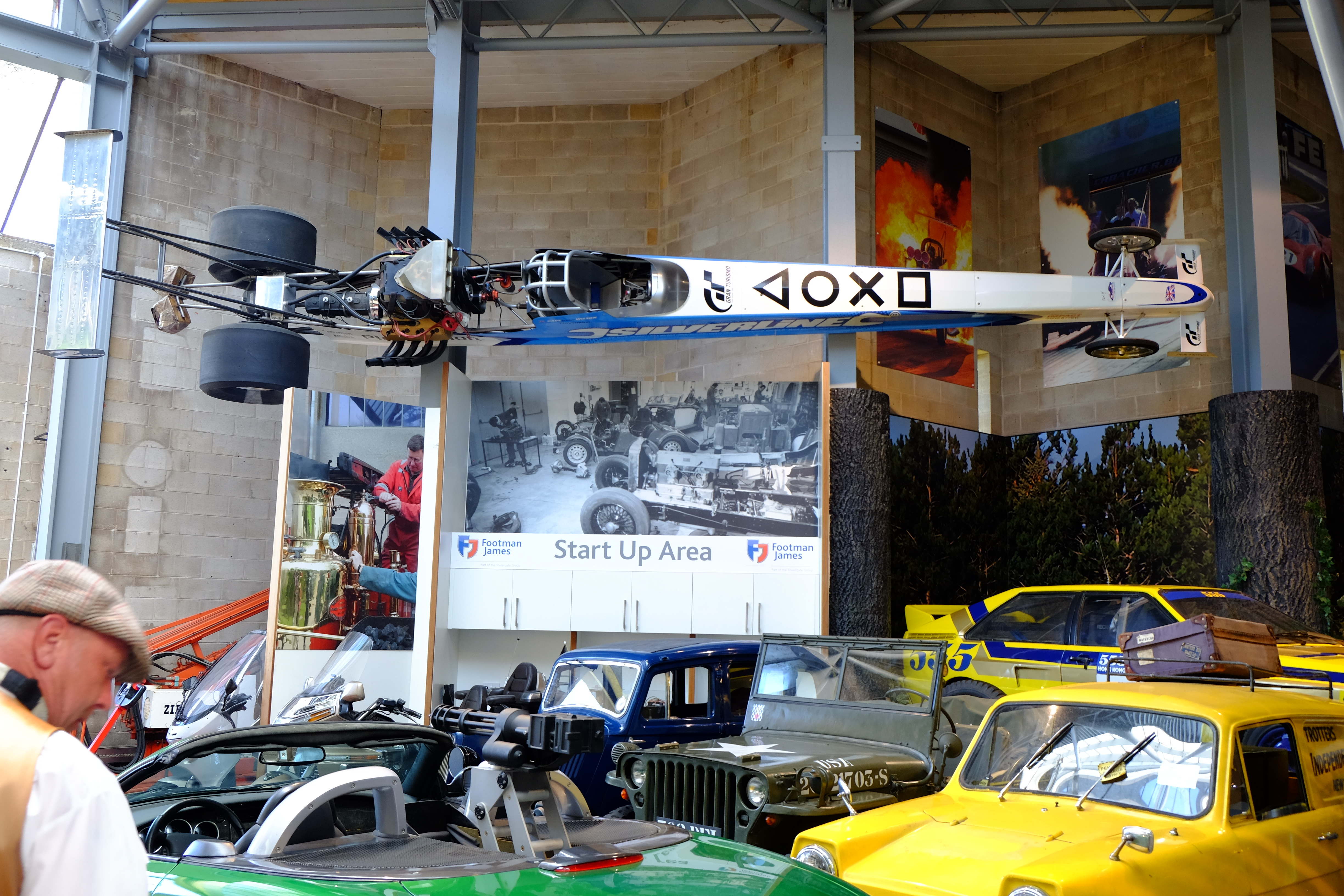 イギリスの国立自動車博物館ビューリーのスポーツカー展示