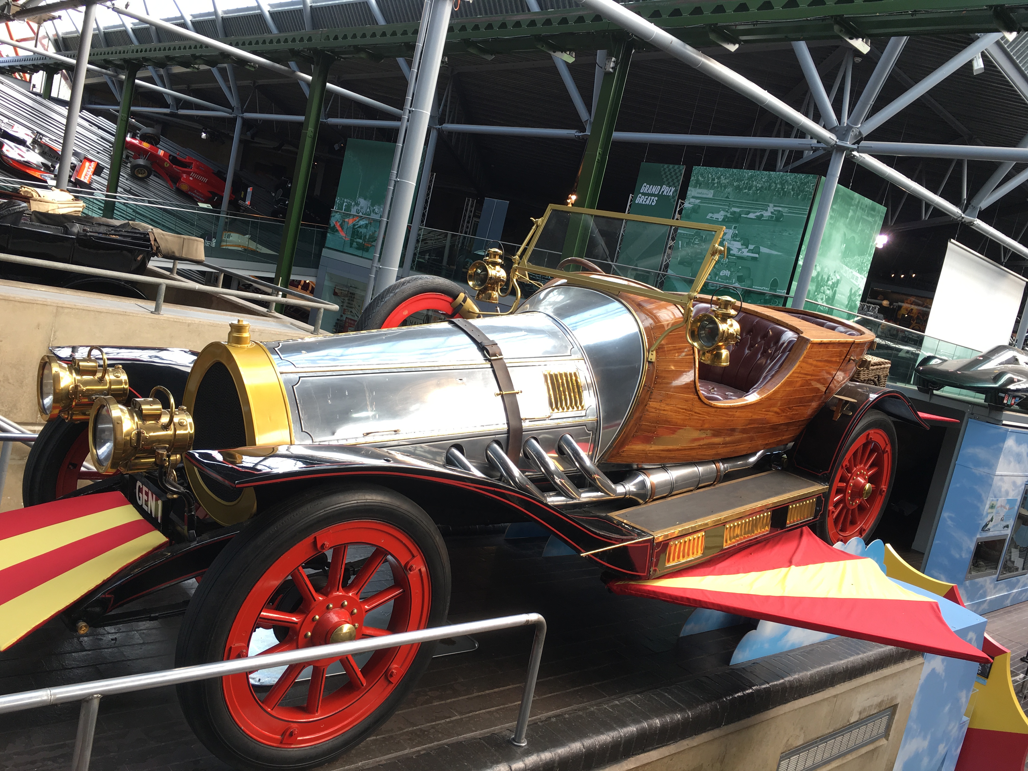 イギリスの国立自動車博物館ビューリーにあるチキチキバンバン号