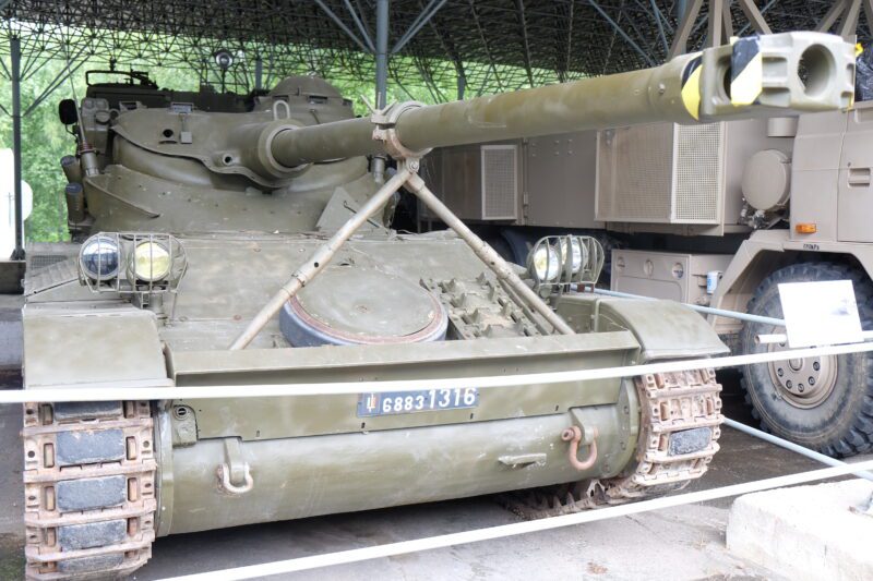 チェコのレシャニー軍事技術博物館に展示されているフランスのAMX-13/75戦車