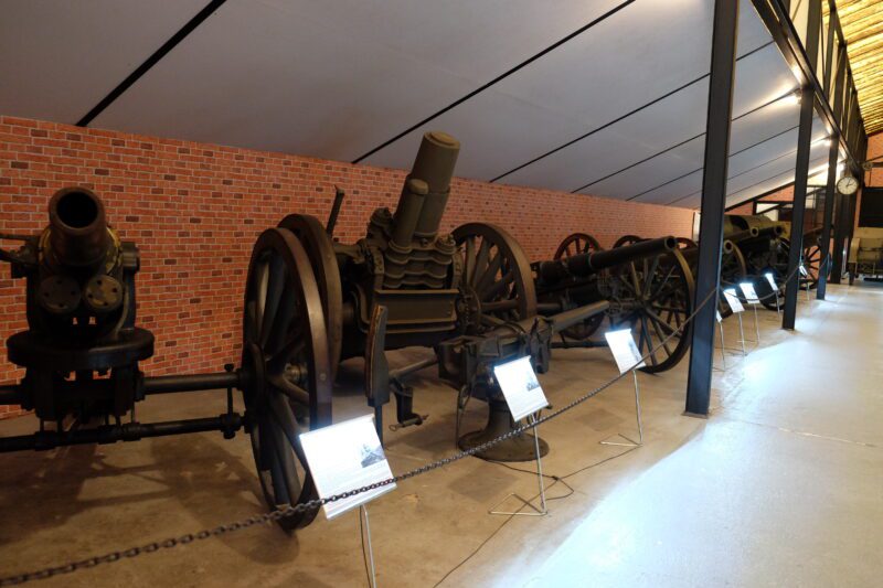 チェコのレシャニー軍事技術博物館に展示されている野砲類